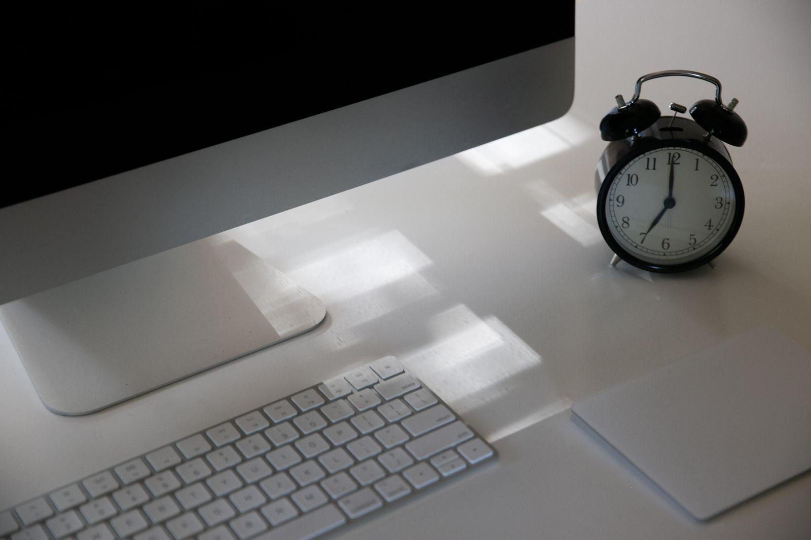 How to Manage Social Media in 2 Hours a Week